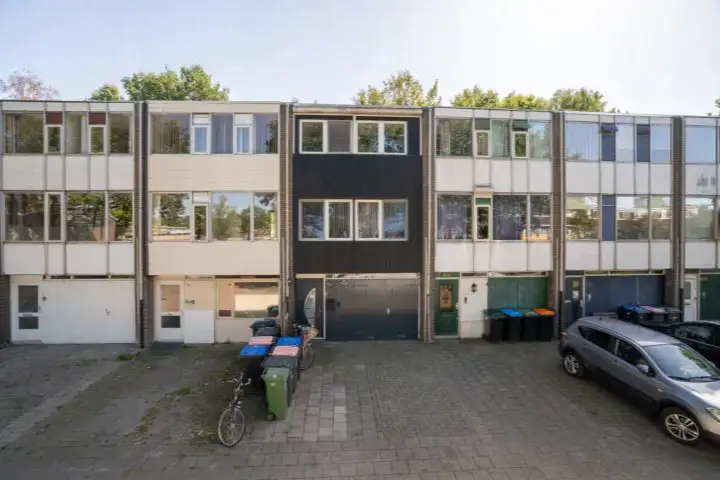 Tussenwoning te koop: Auskamplanden 221, Stroinkslanden-Zuid Enschede