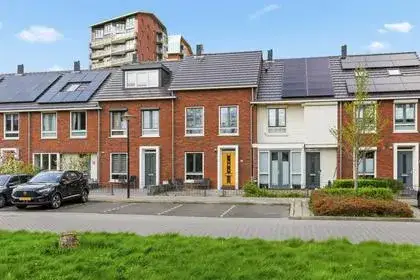 Tussenwoning te koop: Avenweide 50, De Citadel Heemskerk