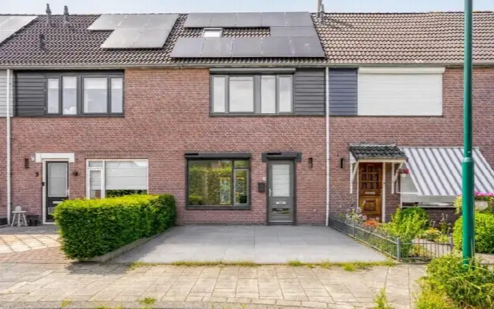 Tussenwoning te koop: Azalea 5, Gezonken Hoek Veenendaal