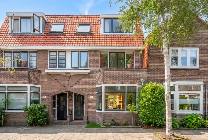 Tussenwoning te koop: Azalealaan 7, Zandvoortselaan en Berkenrode en omgeving Heemstede