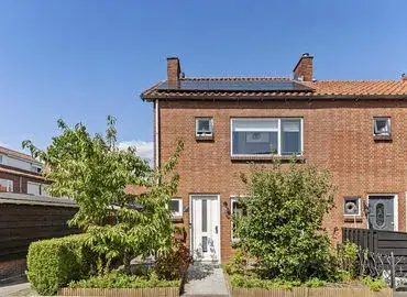 Corner house for sale: Azaleastraat 2, Florabuurt Alblasserdam