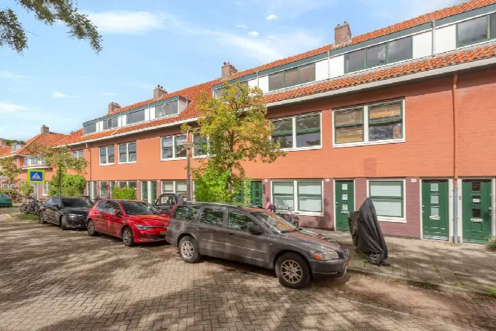 Apartment for sale: Azaleastraat 42, Bloemenbuurt-Noord Amsterdam