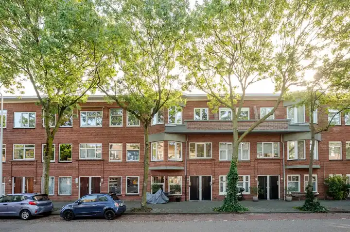 Appartement te koop: Azaleastraat 57, Bloemenbuurt-Oost 'S-Gravenhage