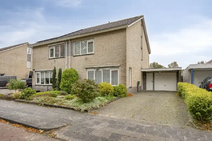 Semi-detached for sale: Azaleastraat 7, Wolvega-Bloemenbuurt Wolvega