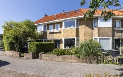 Tussenwoning te koop: Azaleastraat 91, Bloemenbuurt Leeuwarden