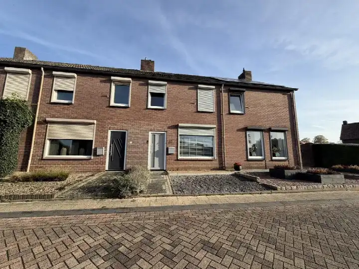 Tussenwoning te koop: Baand 15, Kern Neer Neer
