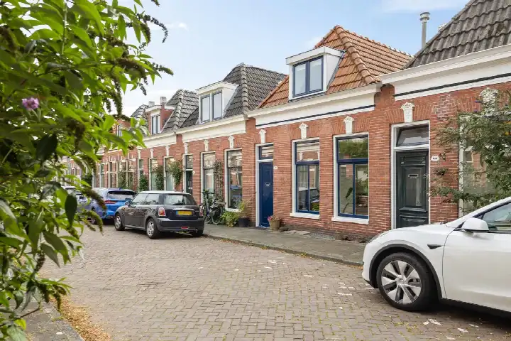 Terraced house for sale: Baanstraat 42, Noorderplantsoenbuurt Groningen