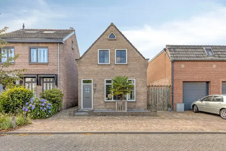 Vrijstaande woning te koop: Baarleseweg 16, Zuidwest Alphen Alphen (Nb)