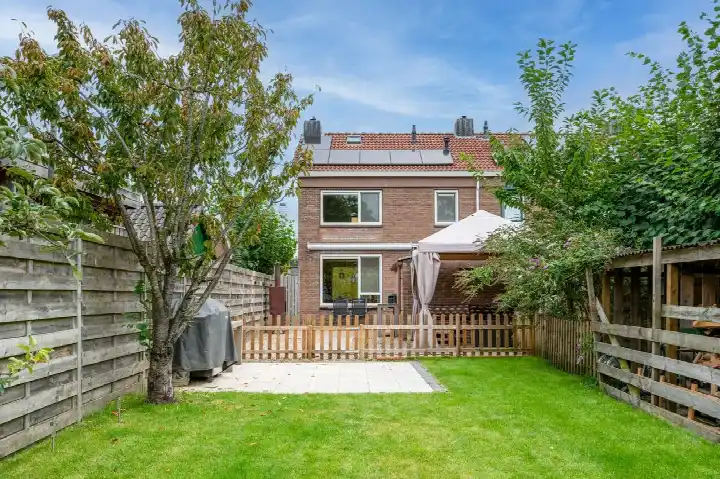 Corner house for sale: Bachlaan 2, Componistenkwartier Apeldoorn