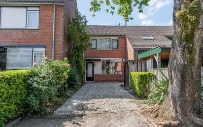Tussenwoning te koop: Bachlaan 25, Componistenwijk Voorthuizen
