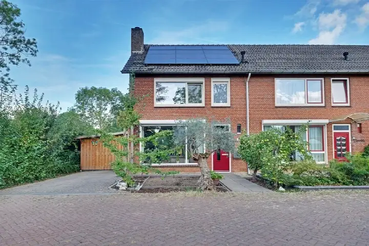 Corner house for sale: Bachstraat 105, Zonnemaat Zevenaar