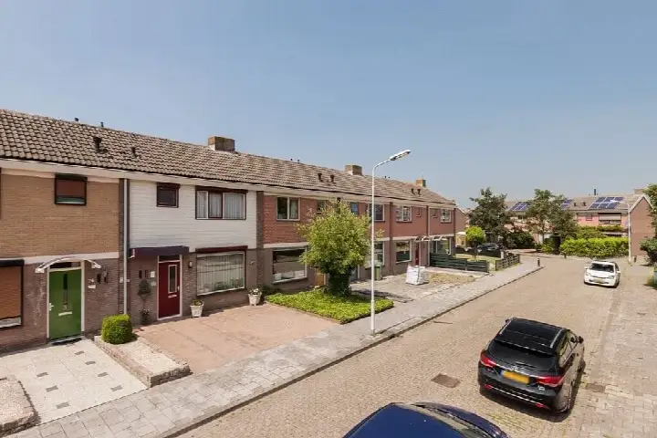 Tussenwoning te koop: Bachstraat 22, Kern Axel Axel