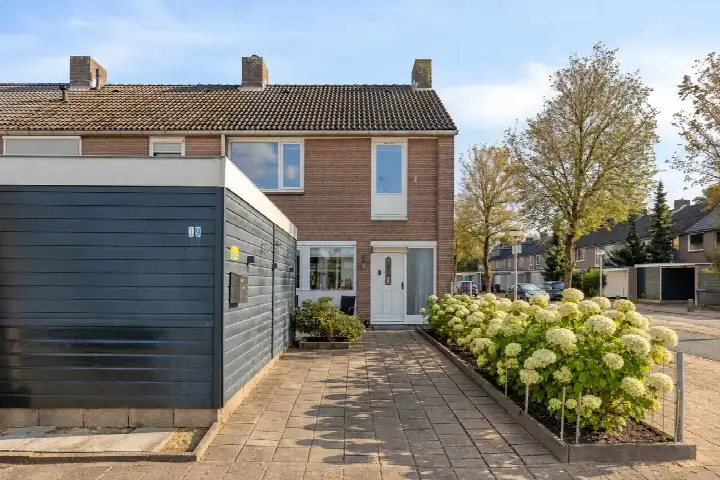 Corner house for sale: Baflostraat 19, Vredenburg Arnhem