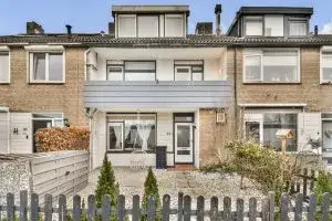 Terraced house for sale: Baijensweer 33, Wielwijk-zuid Hardinxveld-Giessendam
