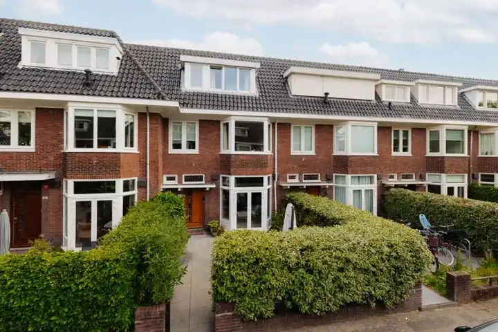 Terraced house for sale: Baljuwenlaan 10, Randwijck West Amstelveen