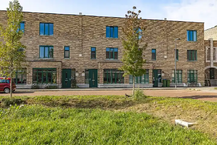 Tussenwoning te koop: Barend Cohenstraat 17, Brabantpark Breda