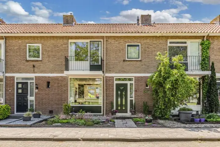 Tussenwoning te koop: Barkstraat 8, Emmeloord-Centrum-Tussen Gracht en Vaart Emmeloord