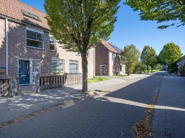 Tussenwoning te koop: Barneveldpad 21, Stedenwijk Midden-oost Almere
