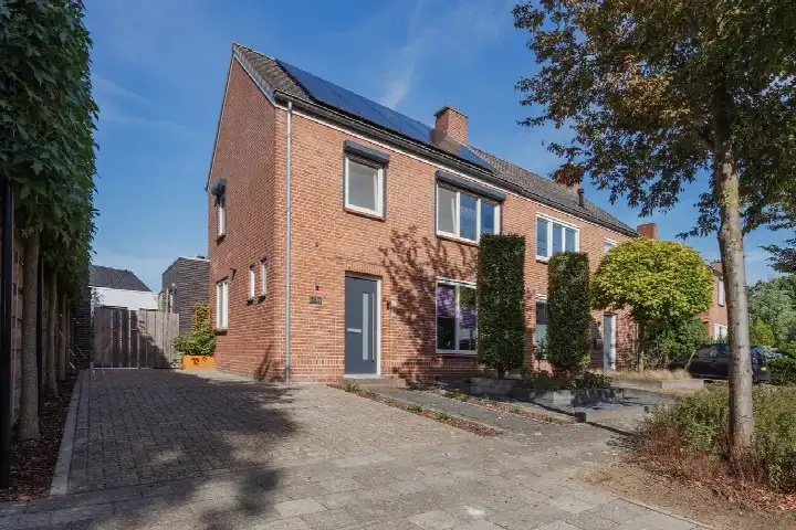 Twee-onder-één-kap te koop: Baron van Aerdtlaan 26, Lottum Lottum