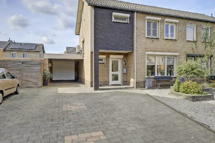 Hoekwoning te koop: Baron van Hövelllaan 9, Melick Melick