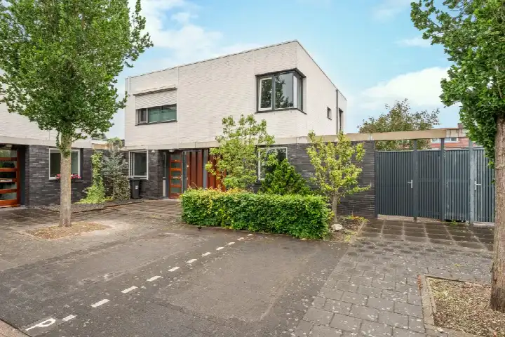 Tussenwoning te koop: Barones van Voorst tot Voorsthof 6, Braakhuizen-Zuid Geldrop
