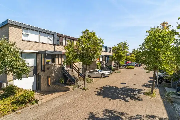 Terraced house for sale: Baronielaan 18, Dorp Wassenaar Wassenaar