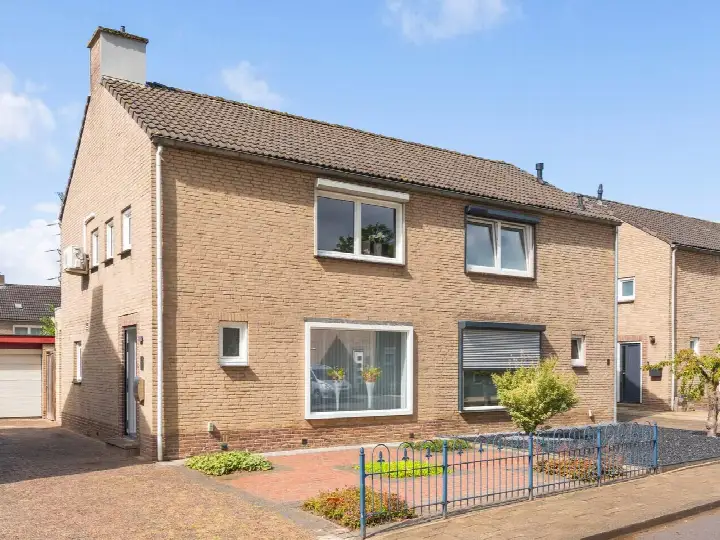 Twee-onder-één-kap te koop: Bartholomeo Diazstraat 3, Passart Heerlen