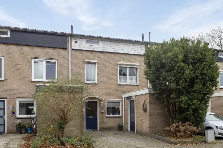 Corner house for sale: Bartokstraat 1, Heikant Noord-West Tilburg