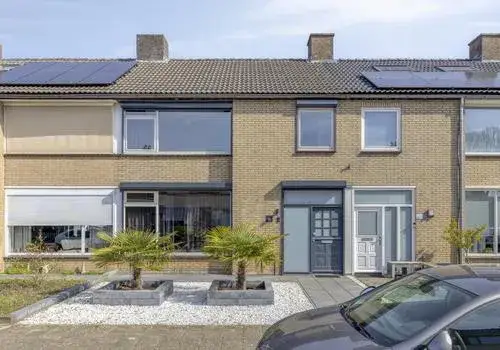 Terraced house for sale: Bartókstraat 72, de Helster Elst