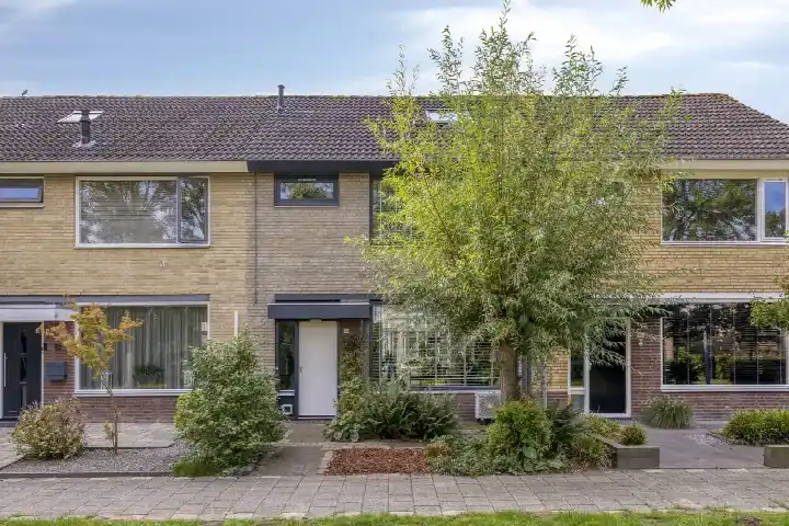 Tussenwoning te koop: Basielhof 99, Kruidenbuurt Oosterhout