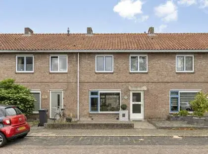 Tussenwoning te koop: Basstraat 37, Bitswijk Uden