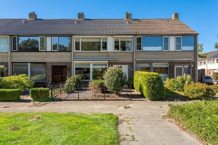 Terraced house for sale: Basstraat 40, Eeuwsels Helmond