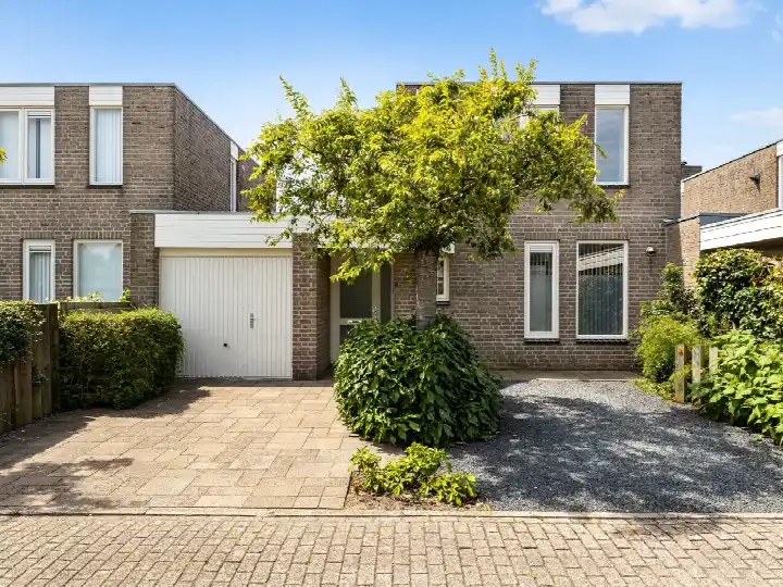 Terraced house for sale: Bastion Maurits 8, Staatsliedenkwartier Woerden