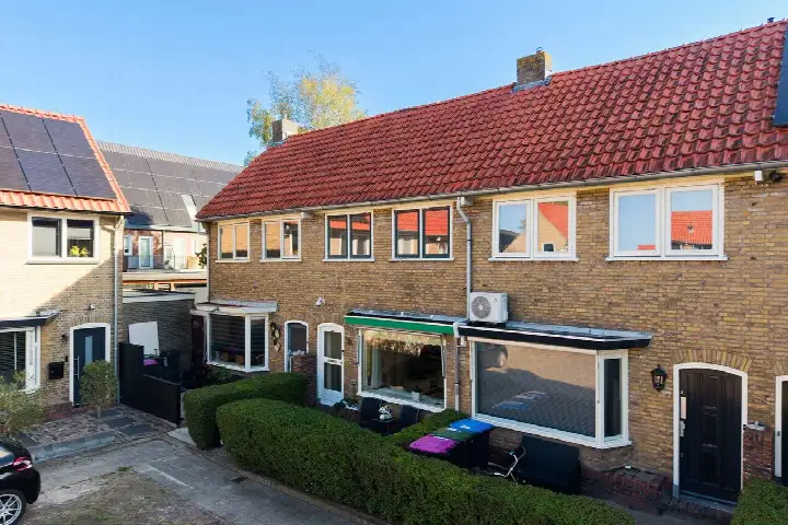 Tussenwoning te koop: Bataviaplein 16, Indische buurt Leeuwarden