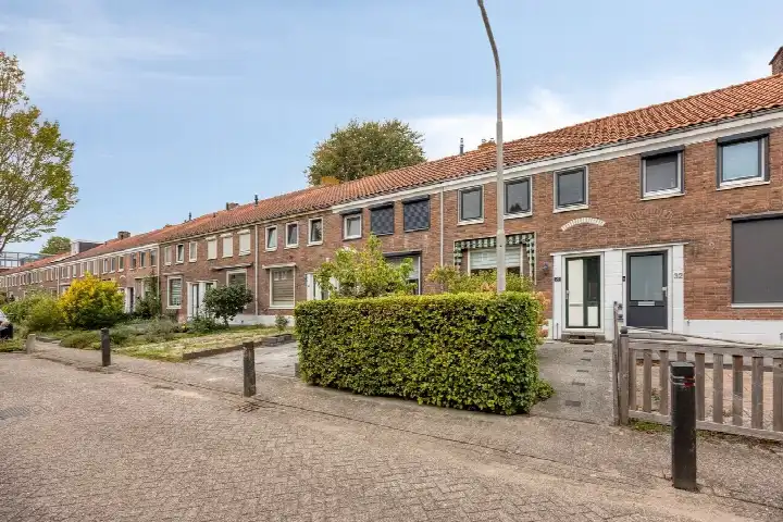 Tussenwoning te koop: Batavierstraat 30, kerkbuurt Alblasserdam