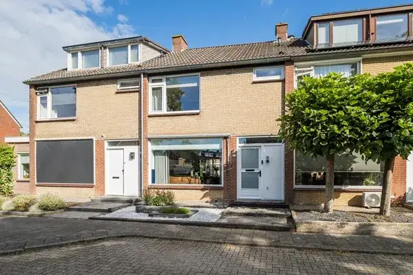 Tussenwoning te koop: Bazuinstraat 24, Arkel-Dorp Arkel