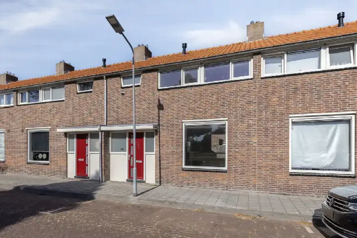 Tussenwoning te koop: Beatrixlaan 123, Hercules Segherslaan e.o. Vlissingen