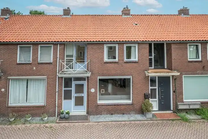 Terraced house for sale: Beatrixplein 8, Oranjebuurt Bleiswijk