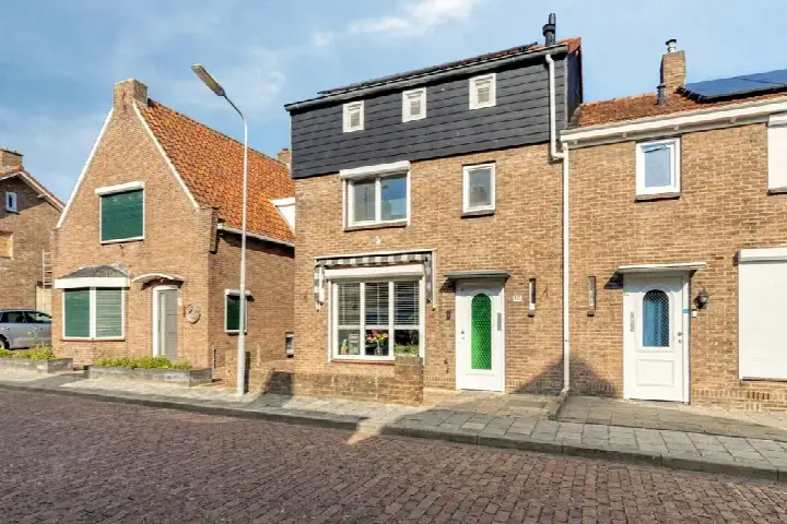 Twee-onder-één-kap te koop: Beatrixstraat 10, Yerseke - Kern Yerseke