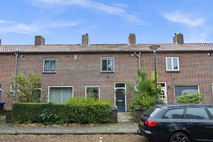 Terraced house for sale: Beatrixstraat 26, Centrum Waalwijk
