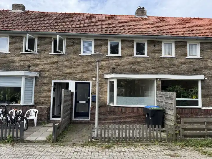 Tussenwoning te koop: Beekkerkstraat 15, Welgelegen Leeuwarden