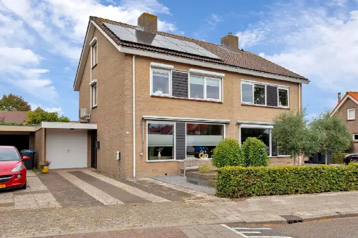 Terraced house for sale: Beeklaan 22, Oldebroek Oldebroek