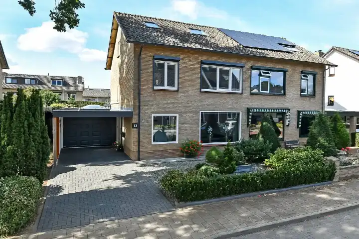 Corner house for sale: Beethovenstraat 13, Steding Elst