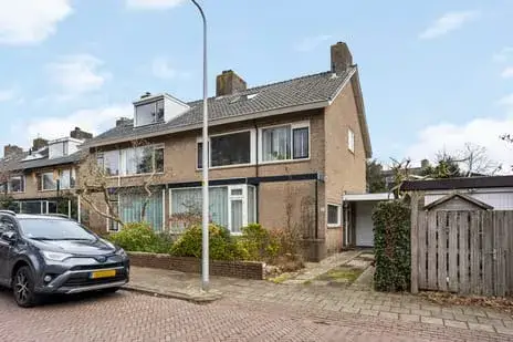 Corner house for sale: Beetslaan 2, Bloemenwijk Voorschoten
