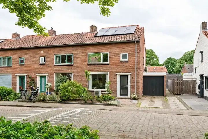 Hoekwoning te koop: Begoniastraat 12, Burgemeesterswijk Tiel