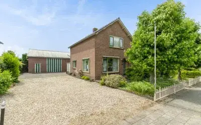 Detached house for sale: Begoniastraat 20, Wijk Wijk En Aalburg