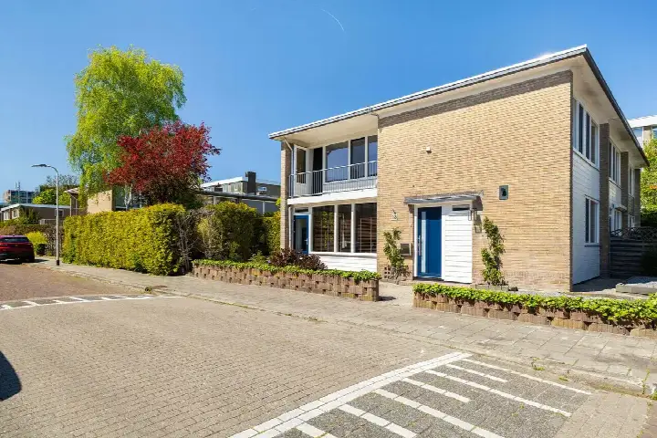 Hoekwoning te koop: Begoniastraat 23, Bloemenbuurt Leeuwarden