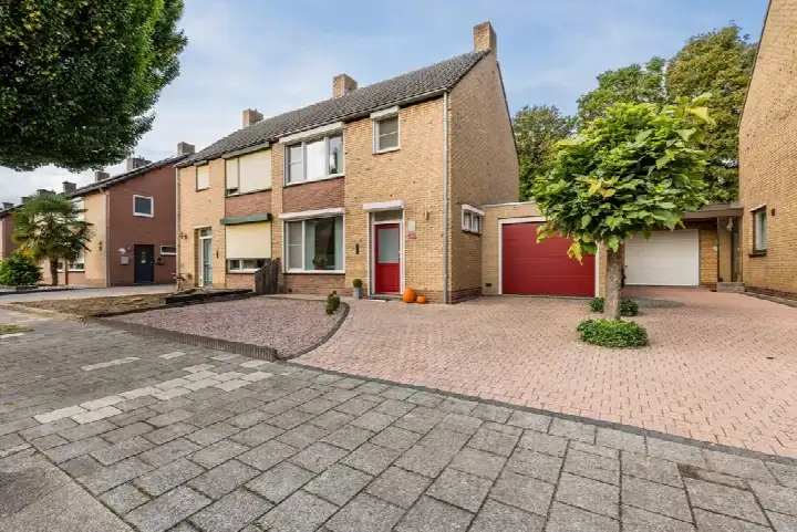 Terraced house for sale: Begoniastraat 43, Schilberg Echt