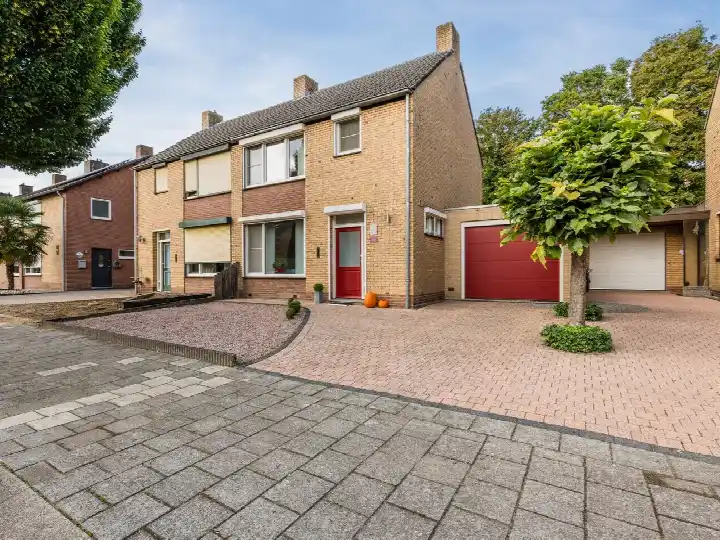 Terraced house for sale: Begoniastraat 43, Schilberg Echt