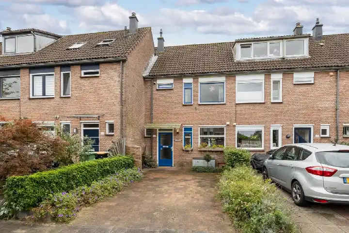 Tussenwoning te koop: Benedictijnenhove 50, Munnikhove Leusden